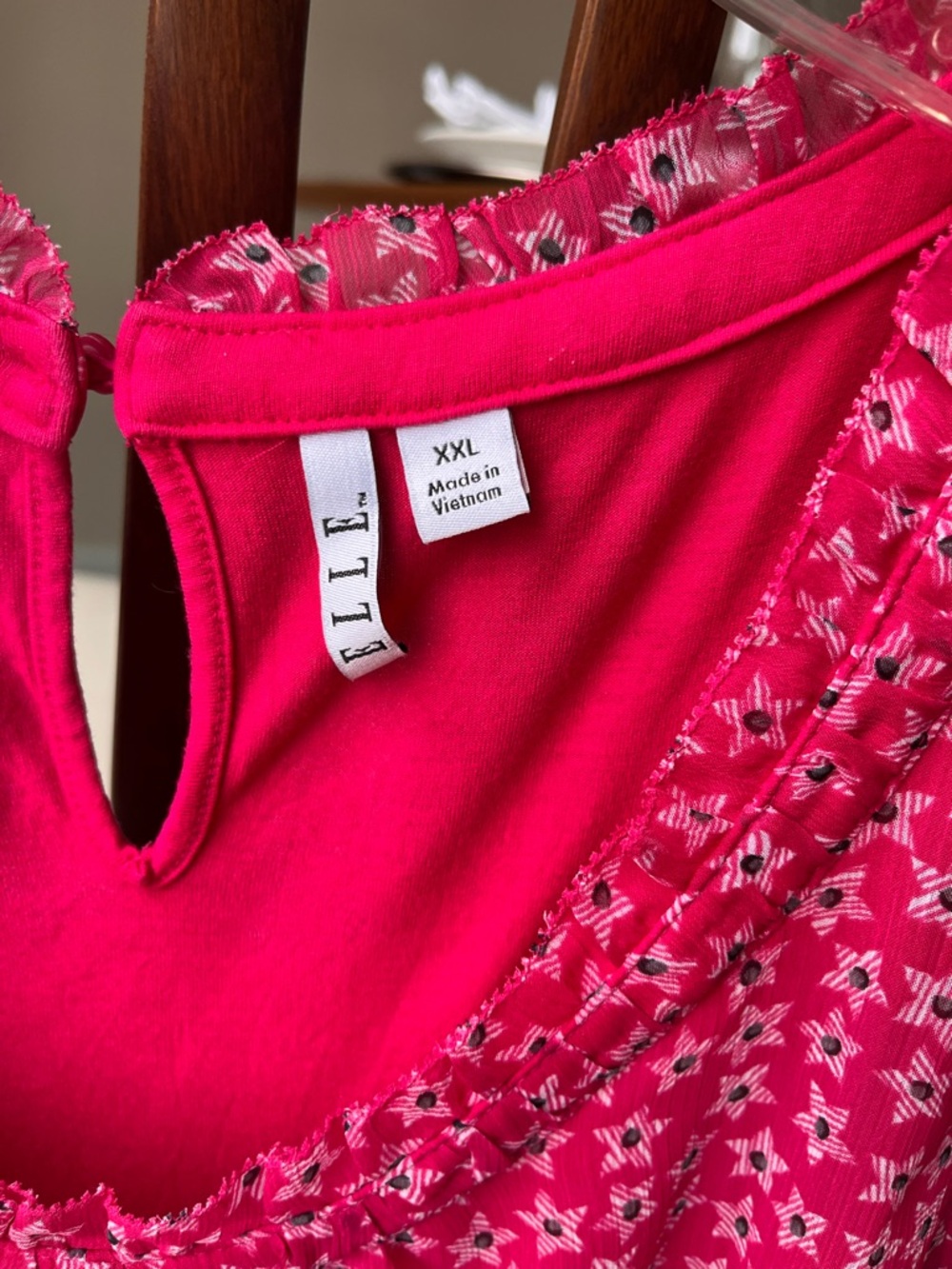 ELLE Fuchsia Star Print Sleeveless Top! Size XXL! Ruffle neckline! - Picture 8 of 9